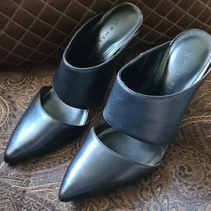 H by Halston Scarlett, size 9